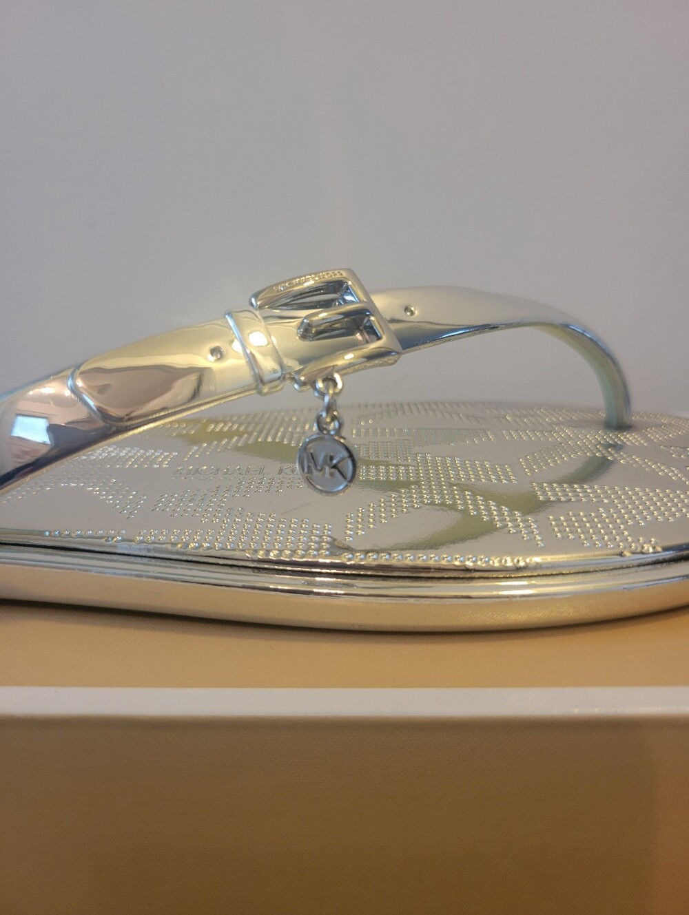 NWB Michael Kors Emory Flip Flop Sandals - Silver - Size 8M (38)